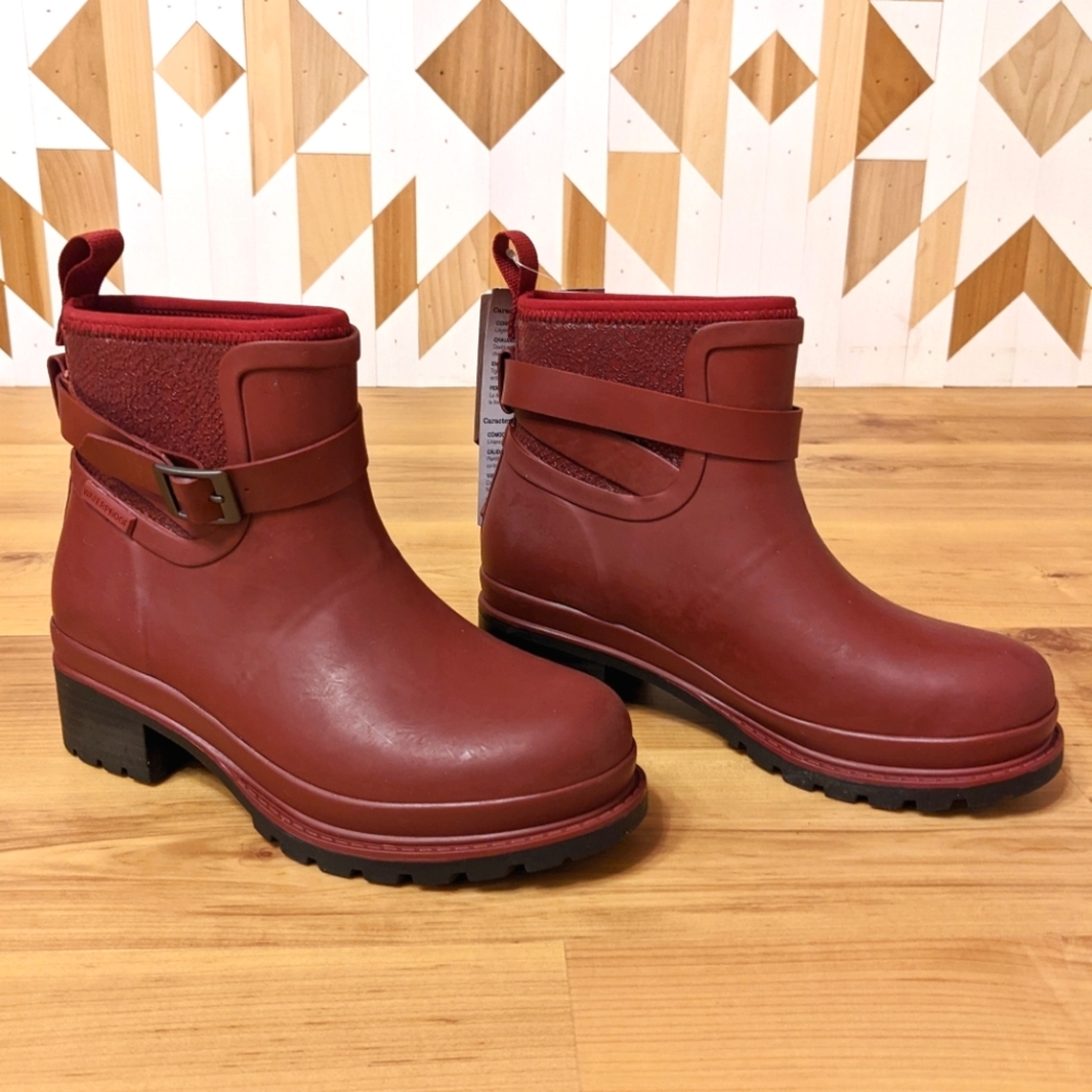 Women's liberty ankle red rubber rain Muck Boots size 6 NWT